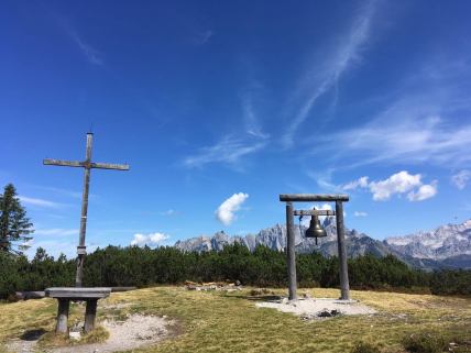Glocke und Gipfelkreuz am Gerzkopf